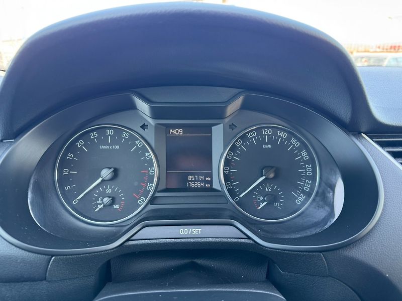 Škoda Octavia (2014) 1,6 TDI 77 KW TAŽNÉ KOLA - fotka 17 z 41