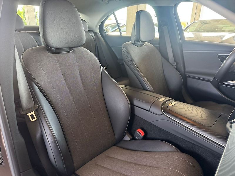 Mercedes-Benz Třídy E E 220d 4MATIC - fotka 20 z 20