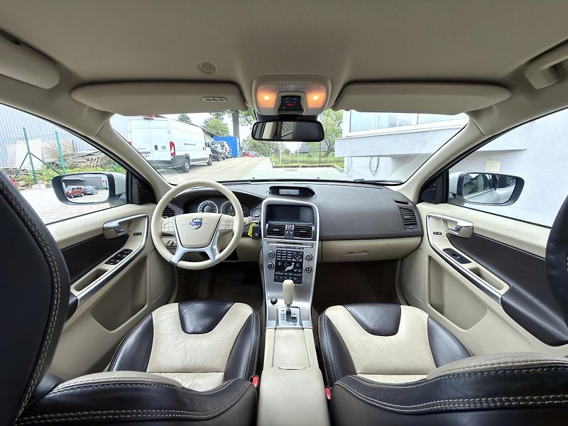 Volvo XC60 D5 AWD // SUMMUM // 151 kW - fotka 18 z 22