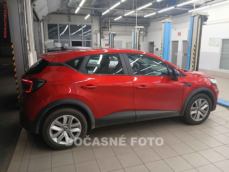 Renault Captur (2024) 1.0TCE, ČR, navi, LED, autoAC - fotka 2 z 3