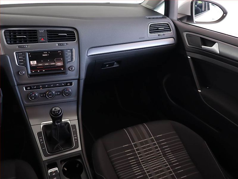 Volkswagen Golf (2015) 1.6 TDI, Serv.kniha, Navi - fotka 8 z 23