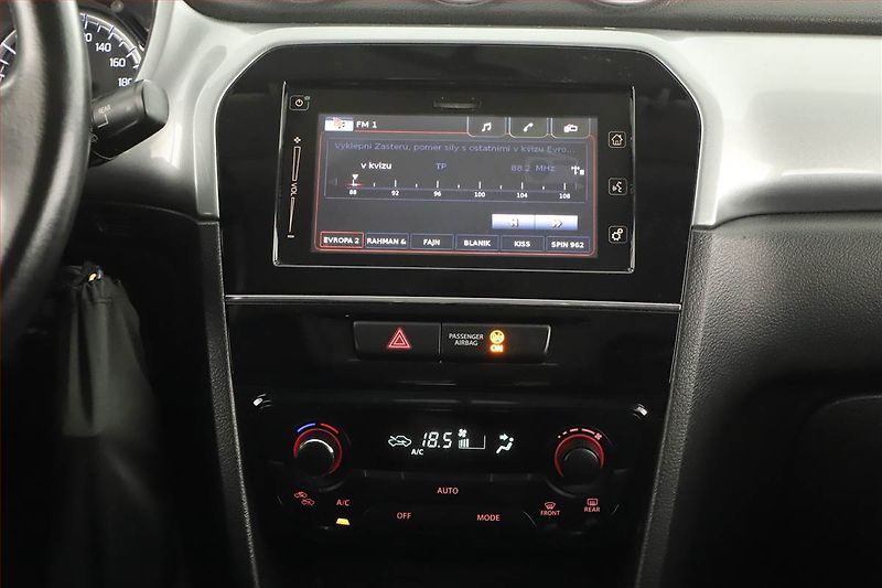 Suzuki Vitara (2016) 1.6 VVT, Serv.kniha, Tempomat - fotka 10 z 14