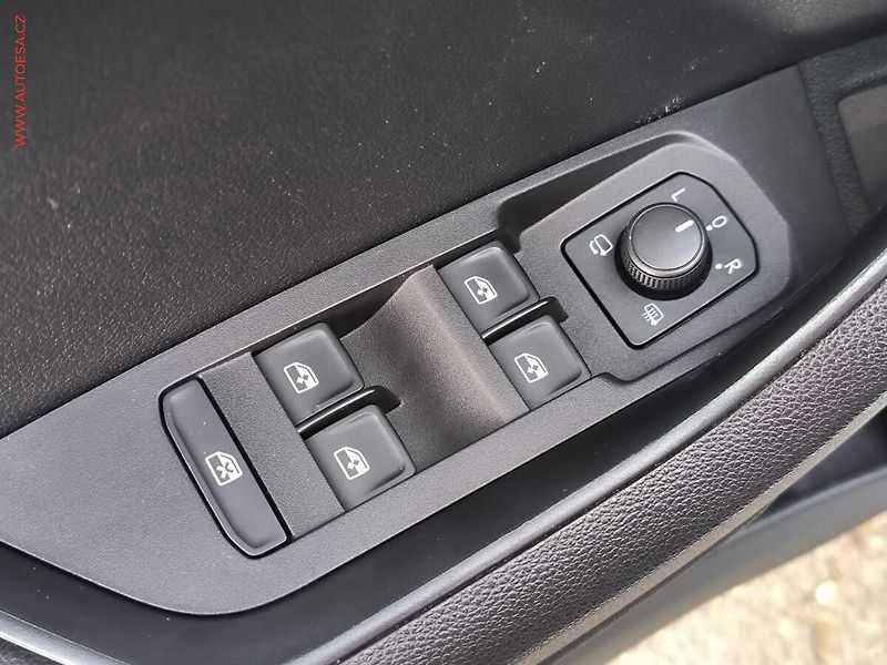 Škoda Karoq (2019) 2.0 TDi 4x4, ČR, SportLine - fotka 22 z 26