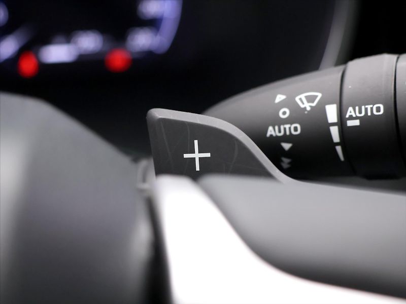 Toyota Highlander 2,5 Hybrid 140kW Executive CZ - fotka 18 z 34
