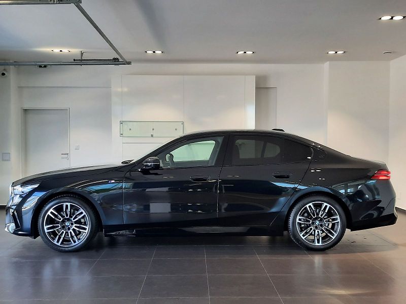 BMW Řada 5 (2025) 520d Sedan M Sport - fotka 3 z 16