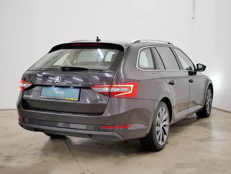 Škoda Superb - fotka 2 z 25