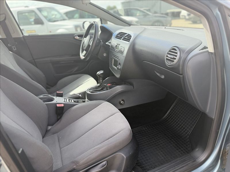 Seat Leon 2,0 TDI FR NOVÉ ROZVODY - fotka 18 z 20