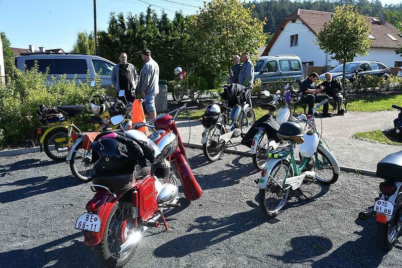 Kublovský sraz mopedů