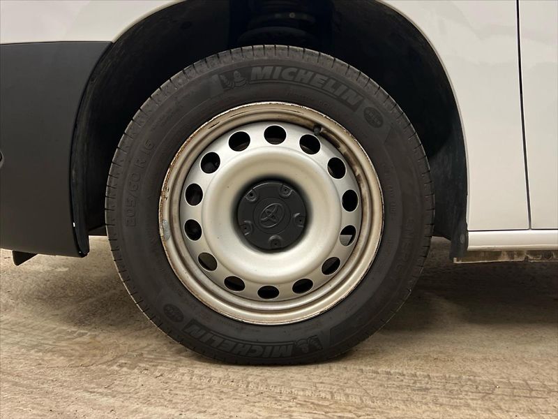 Toyota ProAce City 1,5 D-4D 75kW ACTIVE - fotka 12 z 22