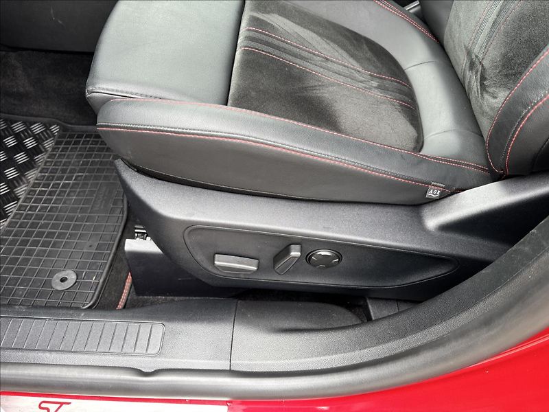 Ford Kuga 1,5 EcoBoost 111kW ST-Line X - fotka 25 z 40