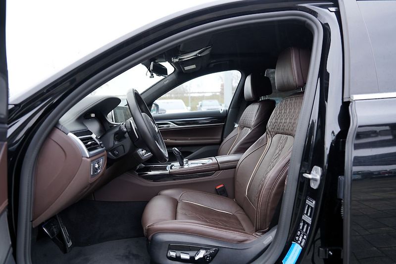 BMW Řada 7 740d xDrive/9AT/Lasery/Mpaket - fotka 24 z 50