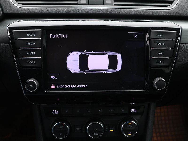 Škoda Superb 2,0 TDI 140kW DSG Style Plus - fotka 28 z 39