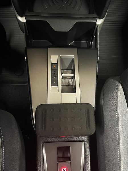 Opel Frontera 1.2 TURBO HYBRID, 1. MAJ., ČR - fotka 20 z 29