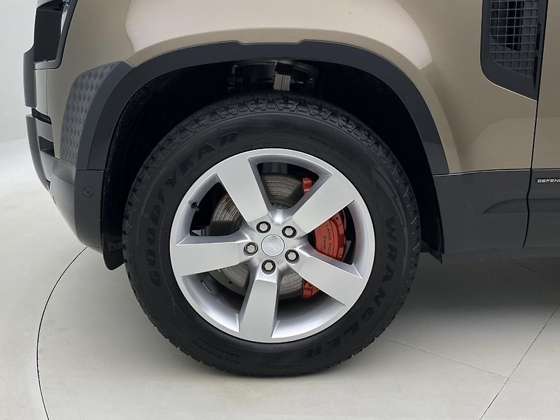 Land Rover Defender 110 D300 X AWD AUT CZ - fotka 34 z 55