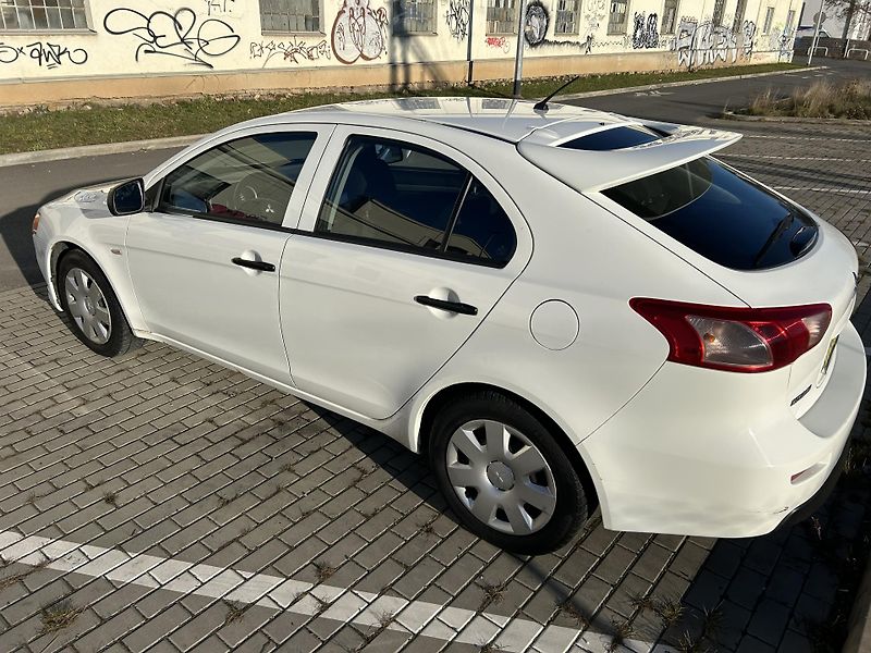 Mitsubishi Lancer 1.6 i MIVEC Sportback - fotka 23 z 39