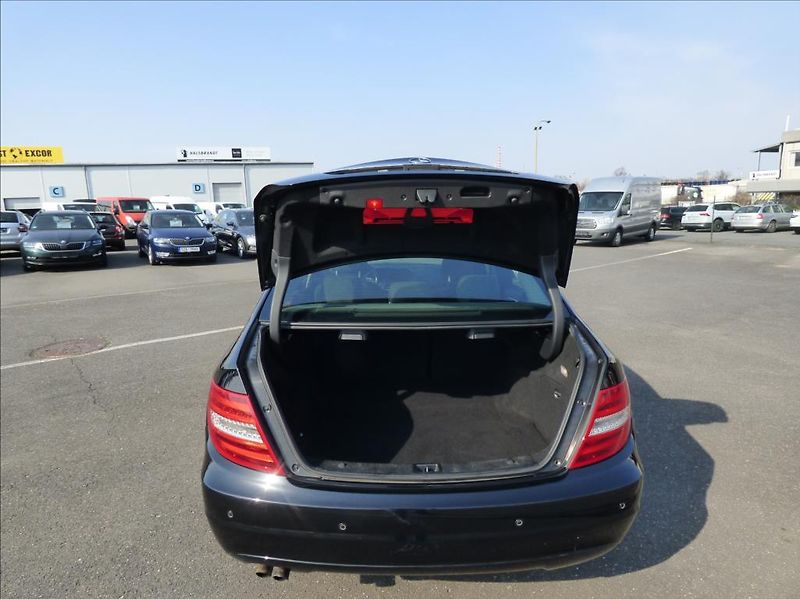 Mercedes-Benz Třídy C 2,2 CDI BlueEfficiency  180 CD - fotka 11 z 41