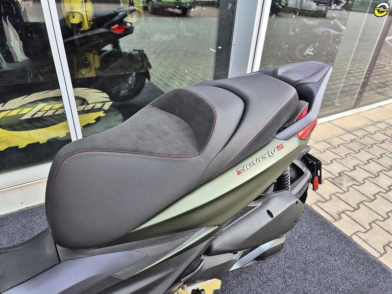 Piaggio Beverly 300 S (2024) VÝPRODEJ EURO5 - fotka 16 z 24