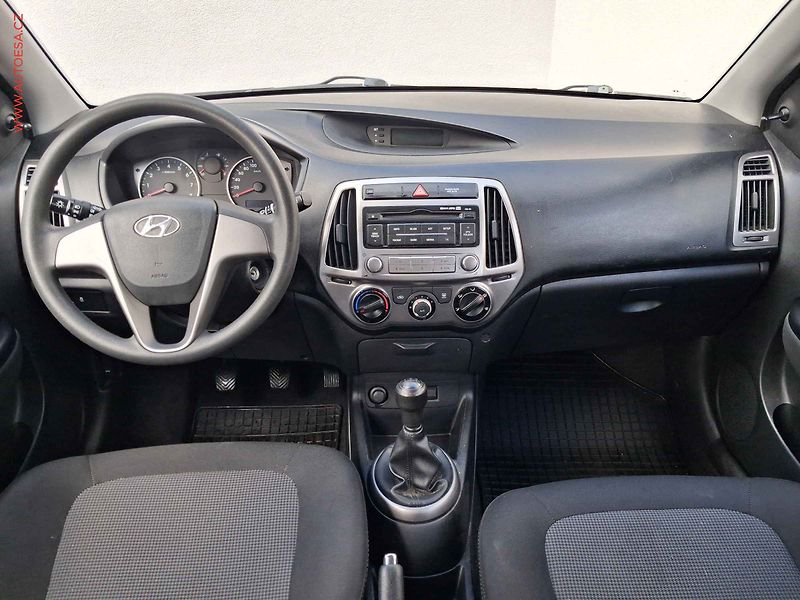 Hyundai i20 (2013) 1.2i, ČR, Klima - fotka 8 z 13
