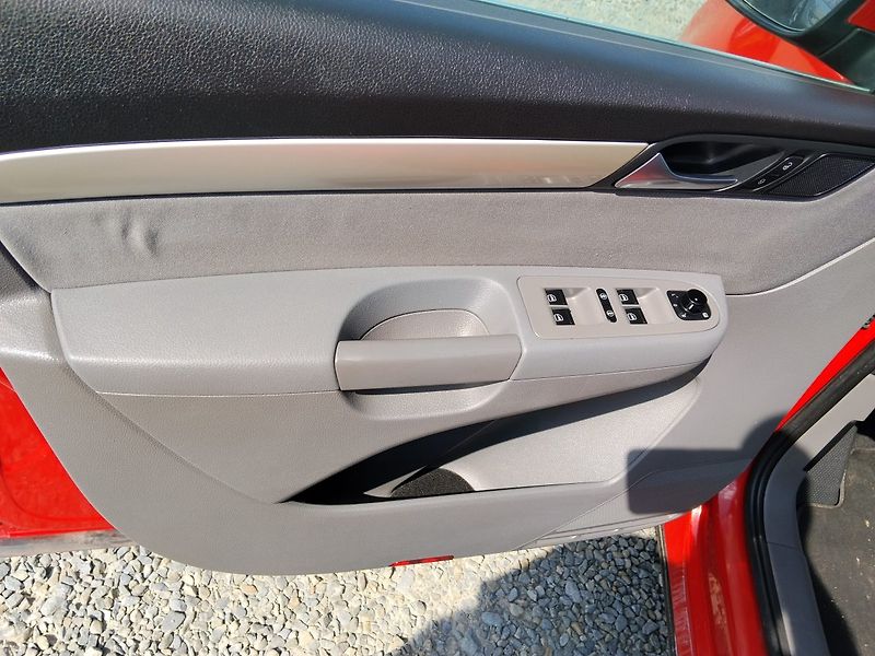 Seat Alhambra (2013) - fotka 45 z 45
