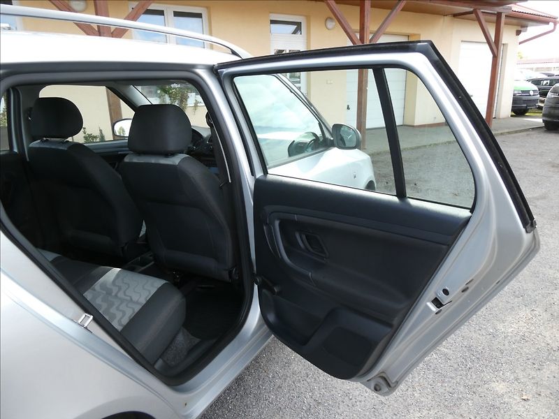 Škoda Fabia 1,4 16V 63kW závěs, serviska - fotka 24 z 41
