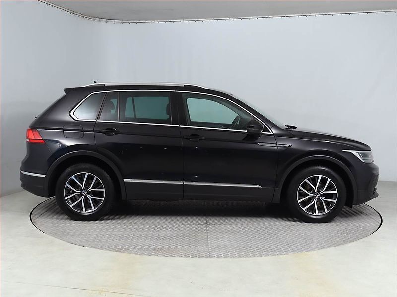 Volkswagen Tiguan (2022) Life 1.5 TSI - fotka 6 z 15