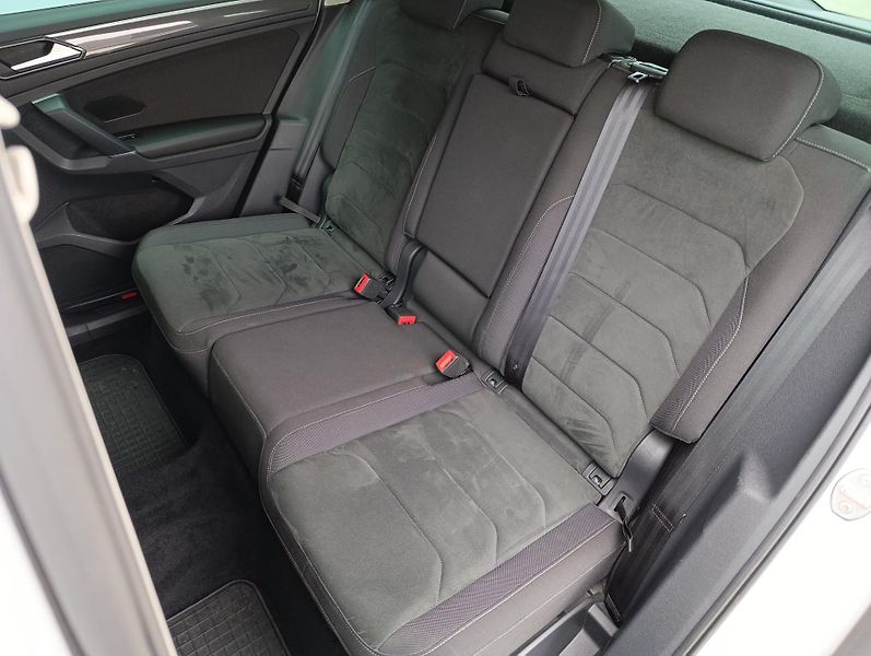 Volkswagen Tiguan 2.0TDI DSG 4M HIGHLINE ČR - fotka 17 z 35