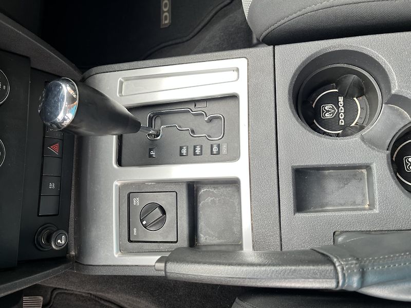 Dodge Nitro 2.8 CRD 4x4 Automat - fotka 19 z 27