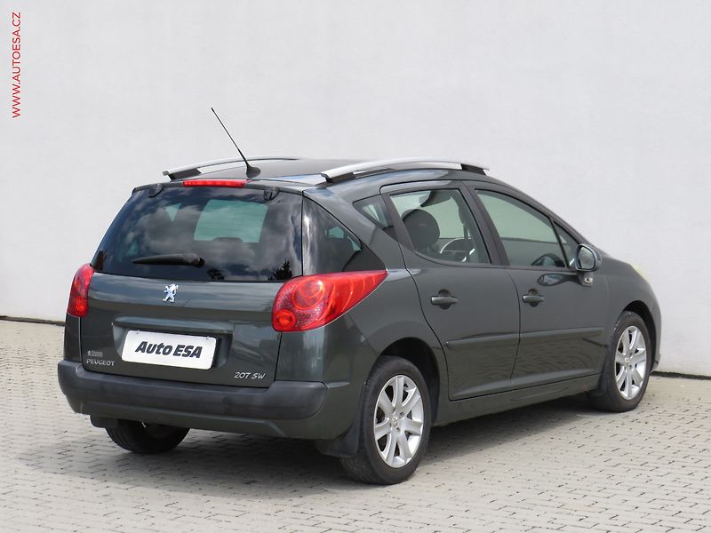 Peugeot 207 (2008) 1.6i, Panor. AC - fotka 4 z 15