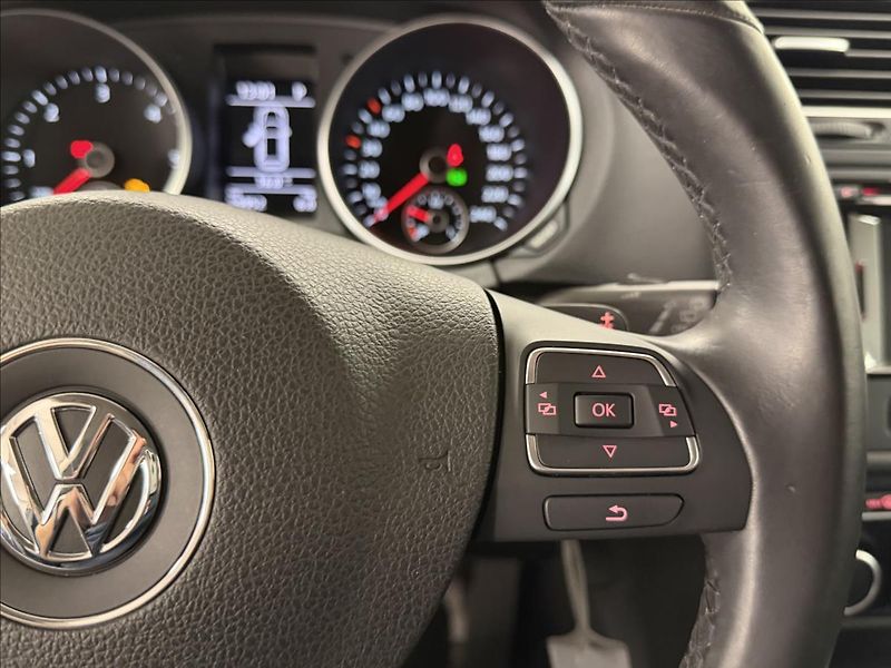 Volkswagen Golf 1,6 TDi 77 KW DSG NAVI PDC - fotka 15 z 31