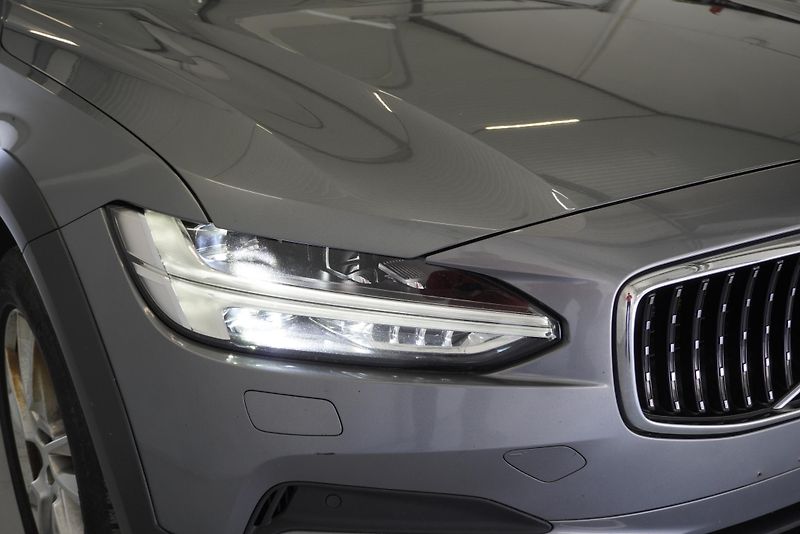 Volvo V60 CROSS COUNTRY  2,0 D4 AWD AUT. - fotka 10 z 29