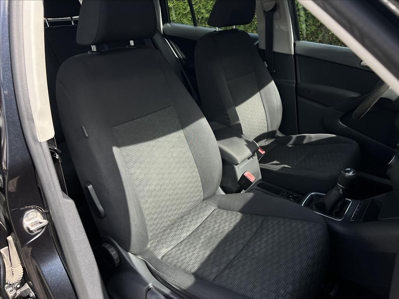 Volkswagen Tiguan 1,4 Tsi trend&Fun - fotka 21 z 28