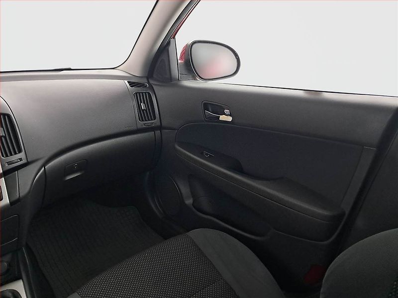 Hyundai i30 (2009) Comfort 1.6 CRDi, nová STK - fotka 8 z 16