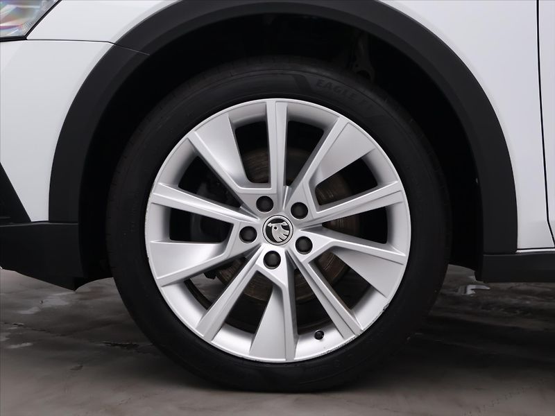 Škoda Octavia 2.0 TDI 4x4 Scout DSG DPH - fotka 35 z 42