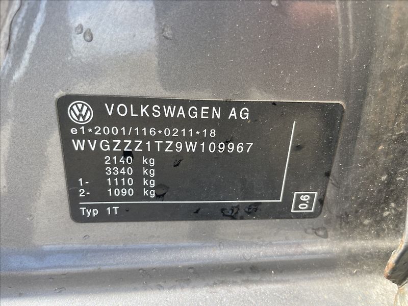 Volkswagen Touran 1,9 TDi 77kw 6rychlostí Klimat - fotka 27 z 35