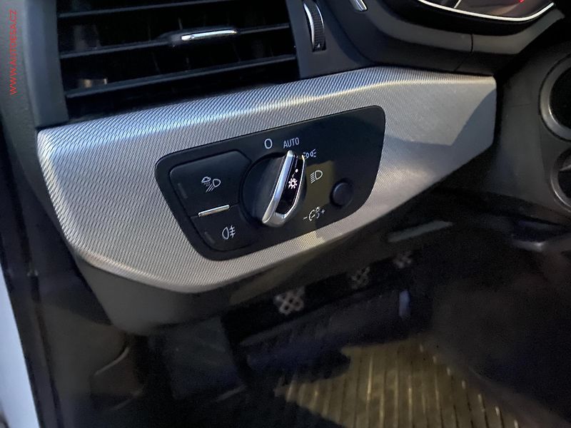 Audi A4 (2016) 2.0 TDi, Bixen, kůže, navi - fotka 15 z 19