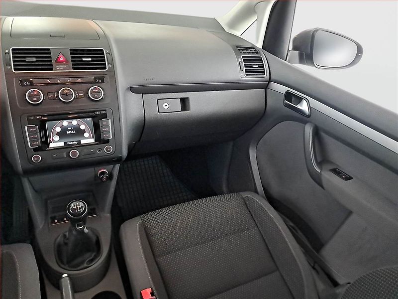 Volkswagen Touran (2013) 1.6 TDI, Serv.kniha, Navi - fotka 8 z 20