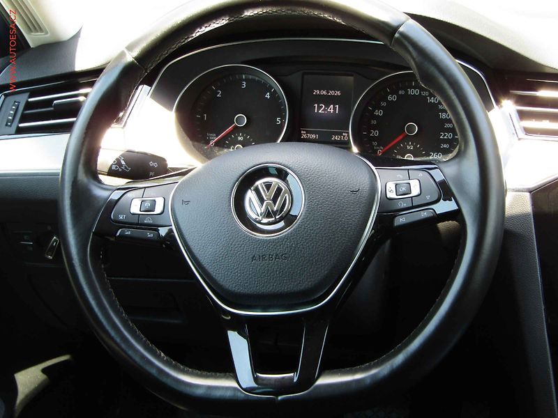 Volkswagen Passat (2015) 2.0TDi, DSG - fotka 12 z 20