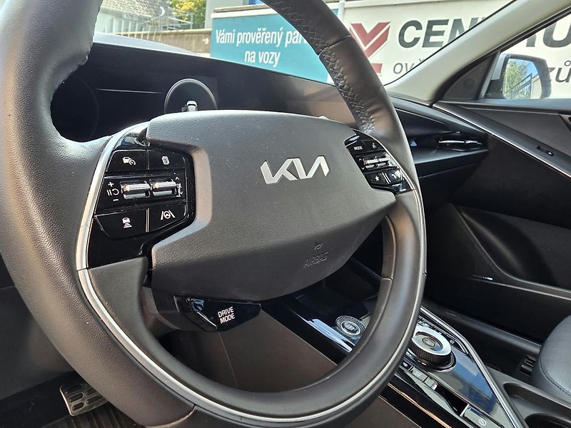 Kia Niro 1.6-HYBRID-V ZÁRUCE-NAVI-KŮŽE - fotka 19 z 26