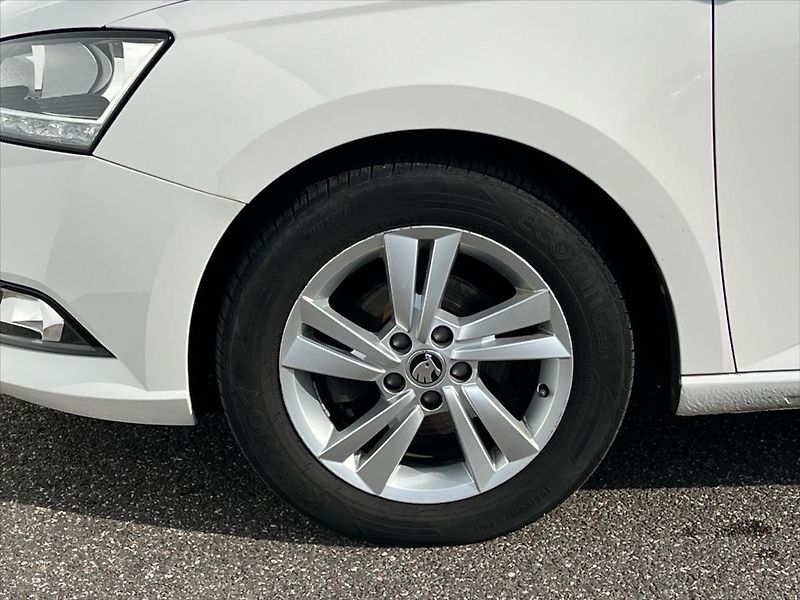 Škoda Fabia 1,0 TSi 70kW AMBITION PLUS  II - fotka 12 z 23
