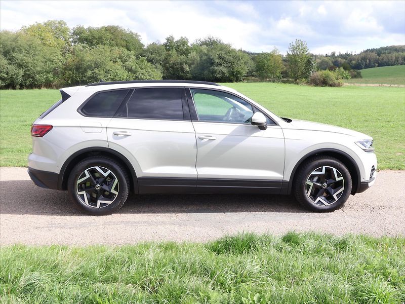 Volkswagen Touareg 3,0 TDI 170kW Limited Tiptroni - fotka 8 z 38