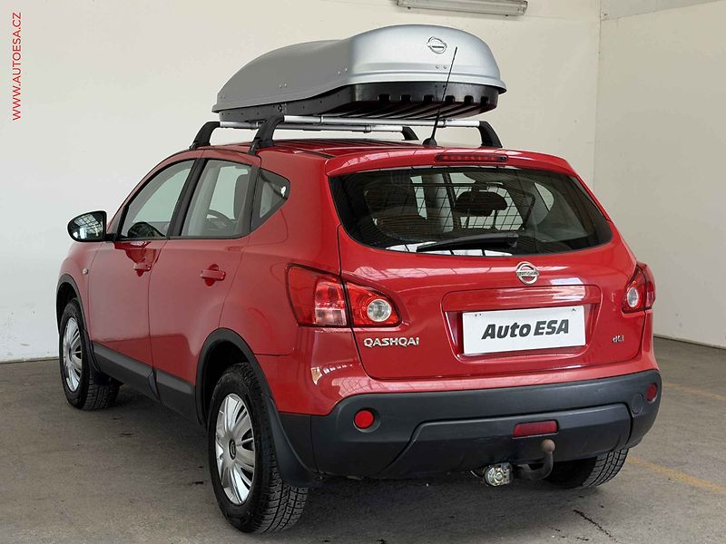 Nissan Qashqai (2008) 2.0dCi 4x4, TZ - fotka 6 z 17