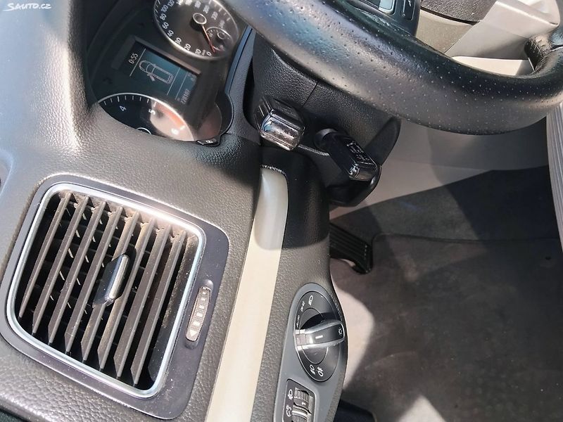 Seat Alhambra (2011) - fotka 25 z 28