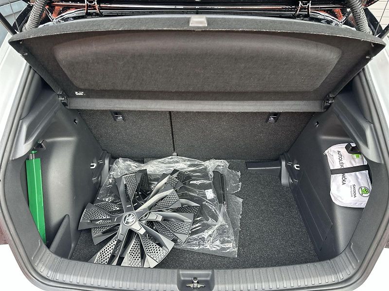 Škoda Fabia (2022) 1.0 TSI Monte Carlo - fotka 28 z 32