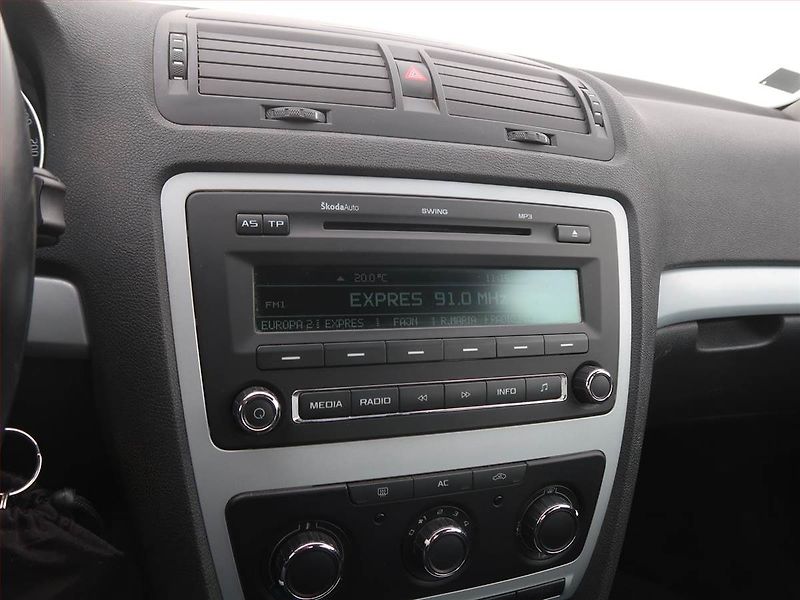 Škoda Octavia (2011) Ambition 1.4 TSI, Serv.kniha - fotka 12 z 13