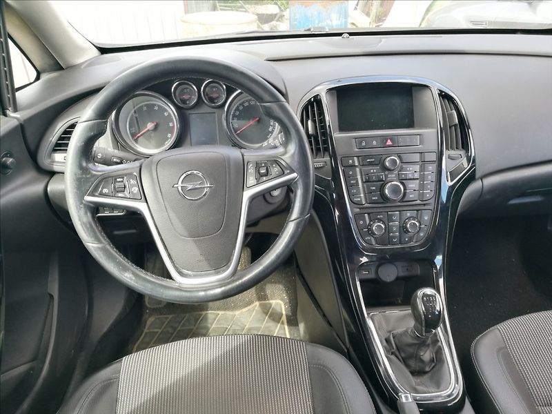 Opel Astra 1,6 CDTi kombi - fotka 5 z 15