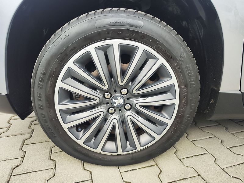 Peugeot 2008 1.2 PureTech/60kW Active - fotka 29 z 32