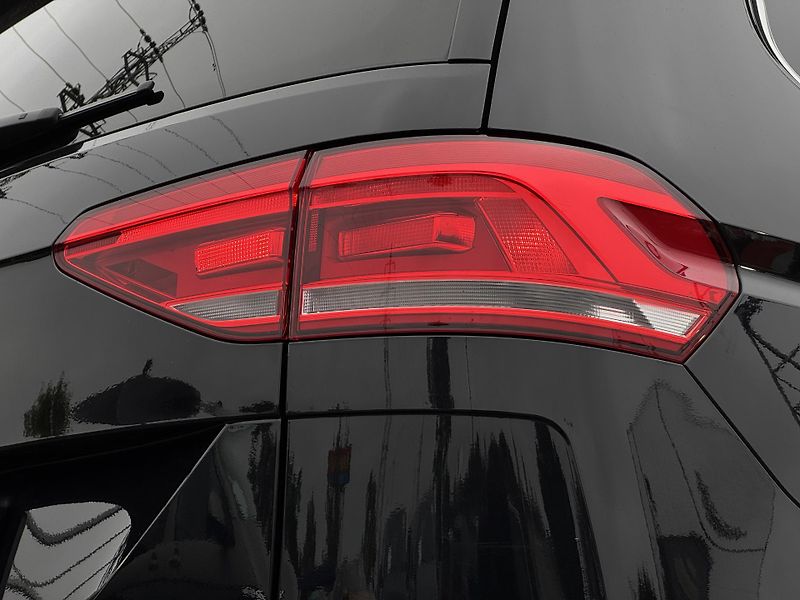 Volkswagen Touran (2017) 1.4TSi 110kW, Highline, 7 míst - fotka 43 z 48