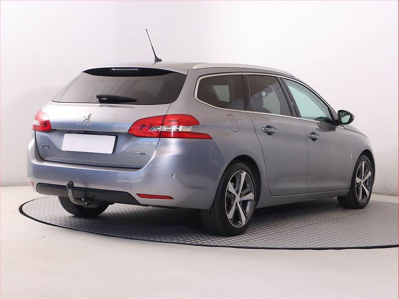 Peugeot 308 (2016) Allure 1.6 BlueHDi, Automat - fotka 5 z 22
