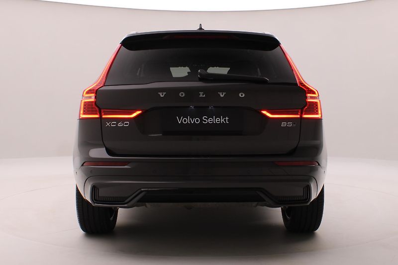 Volvo XC60 B5 AWD DARK PLUS REZERVACE - fotka 12 z 57