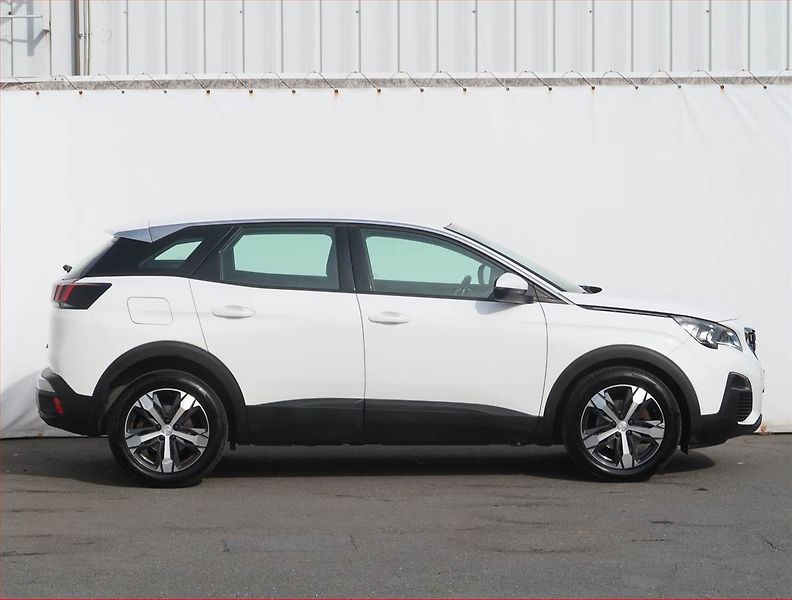 Peugeot 3008 (2020) 1.2 PureTech, Serv.kniha - fotka 6 z 22